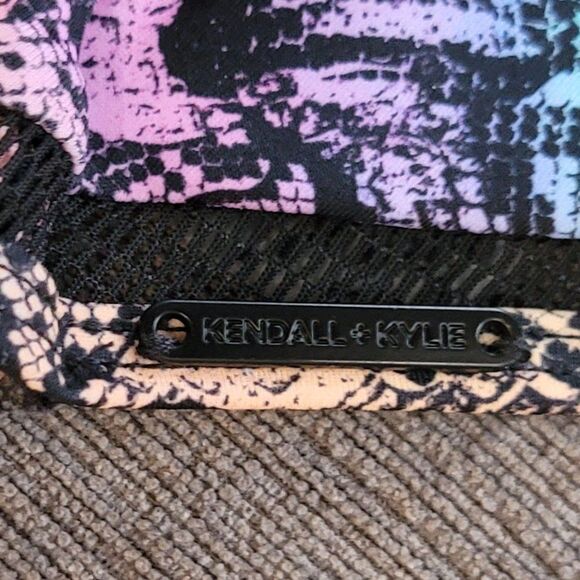 Kendall & Kylie Women's Mesh Trim Tie Dye Snake Triangle Bikini Set Size… - Picture 10 of 16